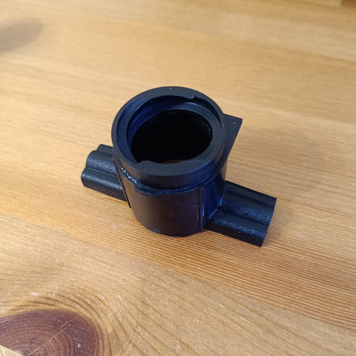 A part of the lifting mechanism of the panoramic view hatch of a heavy-duty truck